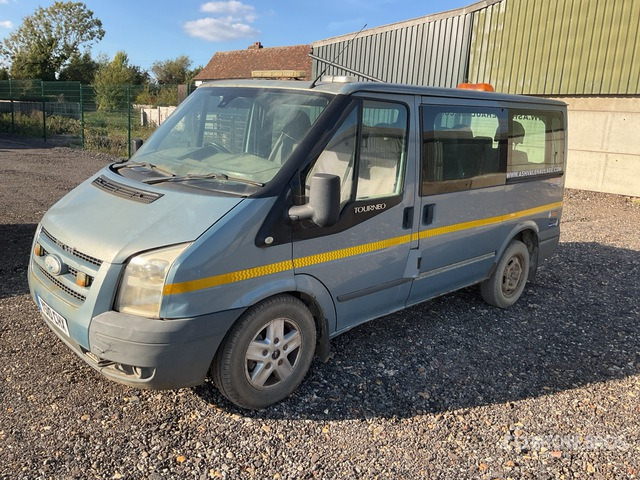 2010 Ford Transit 115 Tourneo T280 SWB Limited (Inoperable) Minivan - Furgão de passageiros: foto 2 2010 Ford Transit 115 Tourneo T280 SWB Limited (Inoperable) Minivan - Furgão de passageiros: foto 2
