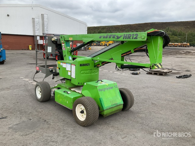2015 Nifty-Lift HR12NDE 2WD Hybrid Articulating Boom Lift - Plataforma articulada: foto 3 2015 Nifty-Lift HR12NDE 2WD Hybrid Articulating Boom Lift - Plataforma articulada: foto 3