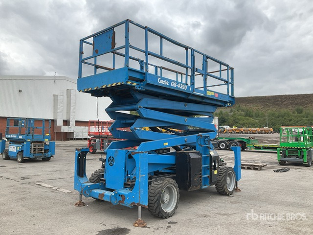 2016 Genie GS4390 4x4 Diesel Scissor Lift - Plataforma de Tijera/ Plataforma de tesoura: foto 2 2016 Genie GS4390 4x4 Diesel Scissor Lift - Plataforma de Tijera/ Plataforma de tesoura: foto 2