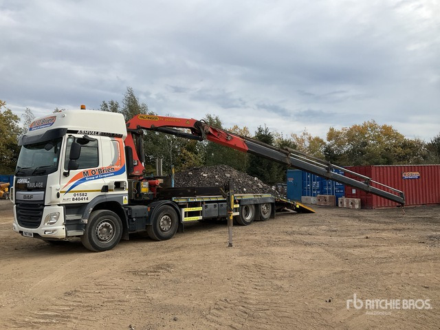 2017 DAF 8x2 Twin-Steer Sleeper Flatbed Truck with Crane - Camião de caixa aberta/ Plataforma, Camião grua: foto 2 2017 DAF 8x2 Twin-Steer Sleeper Flatbed Truck with Crane - Camião de caixa aberta/ Plataforma, Camião grua: foto 2