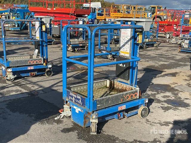 2017 Power Tower Nano Vertical Mast Lift - Plataforma de mastro vertical: foto 2 2017 Power Tower Nano Vertical Mast Lift - Plataforma de mastro vertical: foto 2