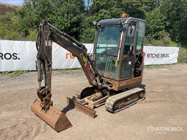 Volvo EC18D Mini Excavator: <6.6t - Mini escavadeira: foto 1 Volvo EC18D Mini Excavator: <6.6t - Mini escavadeira: foto 1