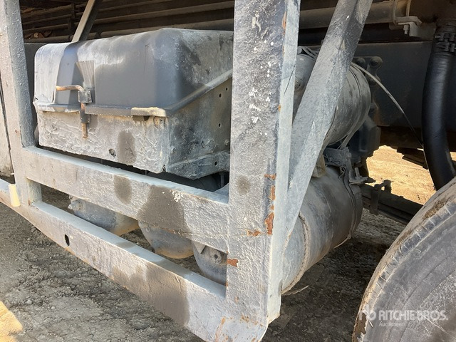 1997 Volvo FH 8x4 Twin-Steer Flatbed Truck - Camião de caixa aberta/ Plataforma: foto 4 1997 Volvo FH 8x4 Twin-Steer Flatbed Truck - Camião de caixa aberta/ Plataforma: foto 4