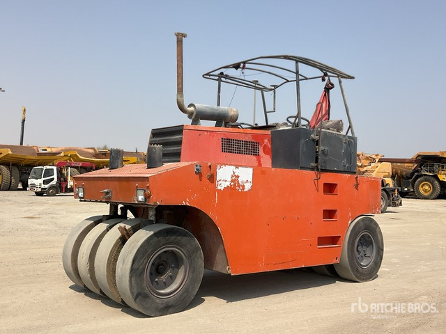 2001 Hamm GRW18 8 Wheel Pneumatic Roller - Compactador de pneus: foto 1 2001 Hamm GRW18 8 Wheel Pneumatic Roller - Compactador de pneus: foto 1