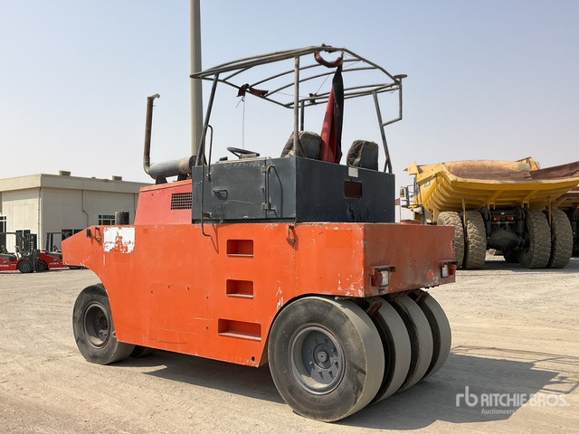 2001 Hamm GRW18 8 Wheel Pneumatic Roller - Compactador de pneus: foto 3 2001 Hamm GRW18 8 Wheel Pneumatic Roller - Compactador de pneus: foto 3