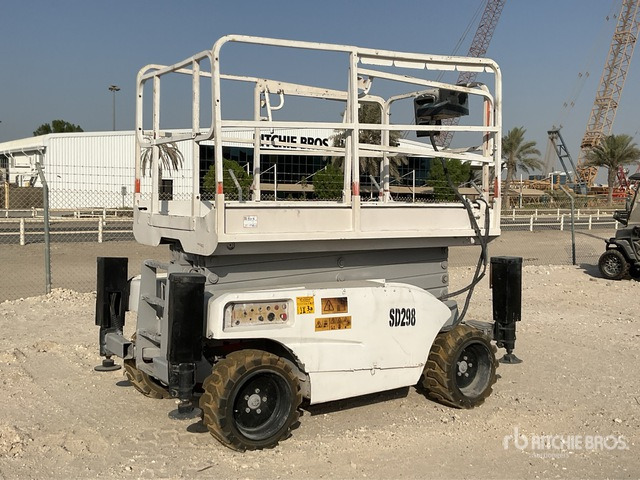 2004 Haulotte Compact 12DX 4x4 Diesel Scissor Lift - Plataforma de Tijera/ Plataforma de tesoura: foto 2 2004 Haulotte Compact 12DX 4x4 Diesel Scissor Lift - Plataforma de Tijera/ Plataforma de tesoura: foto 2