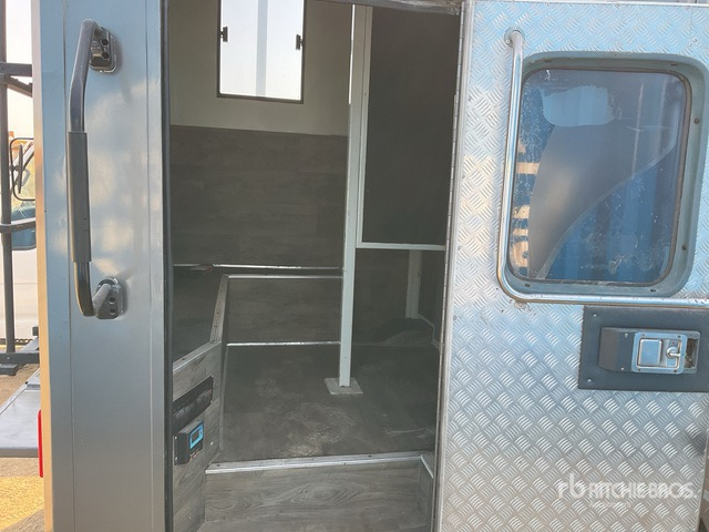 2008 Ford F-350 4x2 Horse Transporting Truck :Misc. Truck - Camião de transporte de cavalos: foto 5 2008 Ford F-350 4x2 Horse Transporting Truck :Misc. Truck - Camião de transporte de cavalos: foto 5