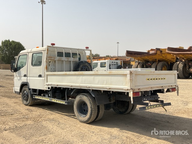 2010 Mitsubishi Canter 4x2 Crew Cab Flatbed Truck - Camião de caixa aberta/ Plataforma: foto 3 2010 Mitsubishi Canter 4x2 Crew Cab Flatbed Truck - Camião de caixa aberta/ Plataforma: foto 3