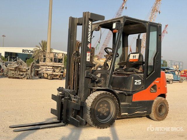 2014 Doosan D25S-2 2.5 ton Forklift - Empilhadeira a diesel: foto 1 2014 Doosan D25S-2 2.5 ton Forklift - Empilhadeira a diesel: foto 1
