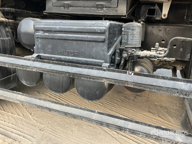 2014 Hyundai HD370 8x4 Twin-Steer Tri/A Dump Truck - Camião basculante: foto 4 2014 Hyundai HD370 8x4 Twin-Steer Tri/A Dump Truck - Camião basculante: foto 4