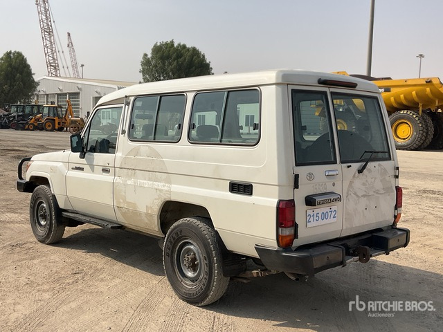 2014 Toyota Land Cruiser 78L 4x4 SUV - SUV: foto 4 2014 Toyota Land Cruiser 78L 4x4 SUV - SUV: foto 4