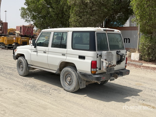 2019 Toyota Land Cruiser 76L 4x4 SUV - SUV: foto 4 2019 Toyota Land Cruiser 76L 4x4 SUV - SUV: foto 4