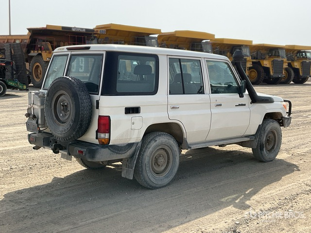 2019 Toyota Land Cruiser 76L 4x4 SUV - SUV: foto 4 2019 Toyota Land Cruiser 76L 4x4 SUV - SUV: foto 4