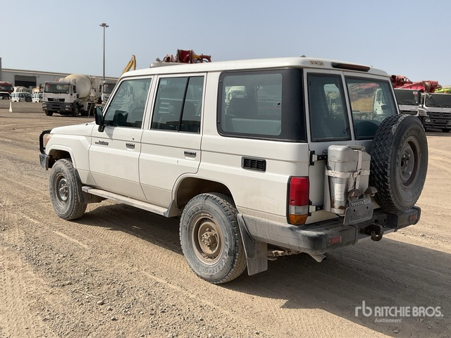 2019 Toyota Land Cruiser 76L 4x4 SUV - SUV: foto 3 2019 Toyota Land Cruiser 76L 4x4 SUV - SUV: foto 3
