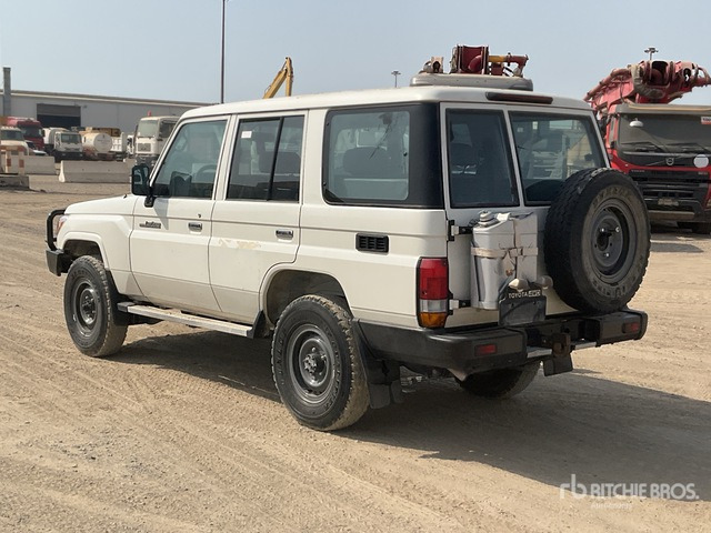 2021 Toyota Land Cruiser 76L 4x4 SUV - SUV: foto 3 2021 Toyota Land Cruiser 76L 4x4 SUV - SUV: foto 3