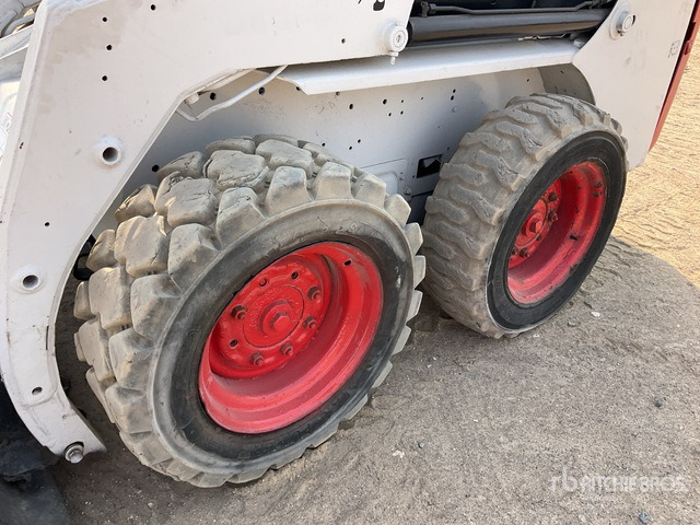 Bobcat S130 Skid Steer Loader - Mini pá carregadora: foto 4 Bobcat S130 Skid Steer Loader - Mini pá carregadora: foto 4