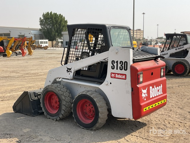 Bobcat S130 Skid Steer Loader - Mini pá carregadora: foto 3 Bobcat S130 Skid Steer Loader - Mini pá carregadora: foto 3
