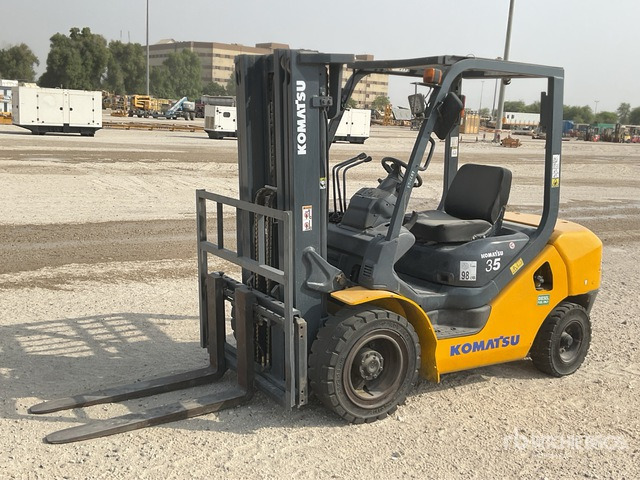 Komatsu FD30T-17 Forklift - Empilhadeira a diesel: foto 2 Komatsu FD30T-17 Forklift - Empilhadeira a diesel: foto 2