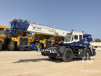 TADANO TR300E 30 ton 4x4x4 - Grua de estaleiro: foto 1 TADANO TR300E 30 ton 4x4x4 - Grua de estaleiro: foto 1