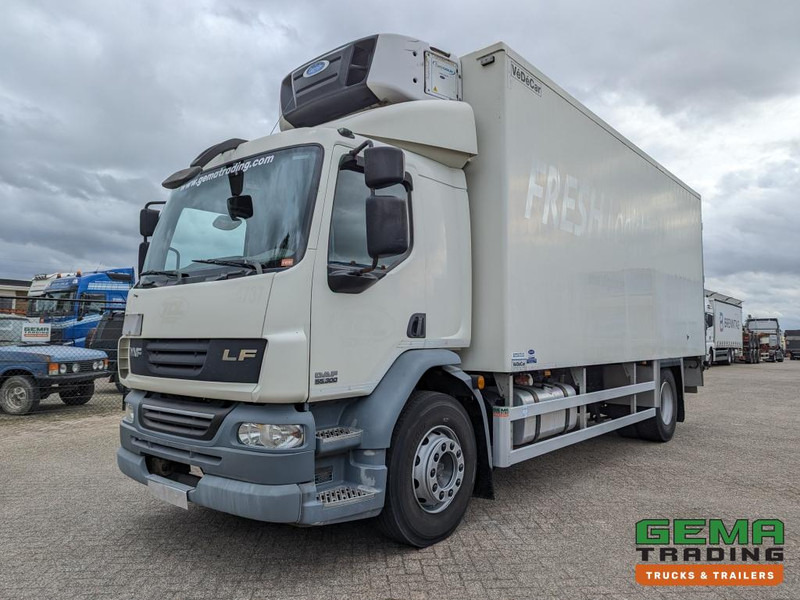 DAF FA LF55.300 4x2 Sleepcab 18T Euro5 Koel-VriesBak 6.45m + Carrier Supra 750 - Laadklep 1500KG (V781) - Camião isotérmico: foto 1 DAF FA LF55.300 4x2 Sleepcab 18T Euro5 Koel-VriesBak 6.45m + Carrier Supra 750 - Laadklep 1500KG (V781) - Camião isotérmico: foto 1