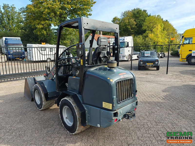 Giant V452T 3585 uren - Wiellader - Landbouw Kenteken - Vangmuil - Grondbak - Non-Marking Banden - Mini pá carregadora de rastos: foto 4 Giant V452T 3585 uren - Wiellader - Landbouw Kenteken - Vangmuil - Grondbak - Non-Marking Banden - Mini pá carregadora de rastos: foto 4