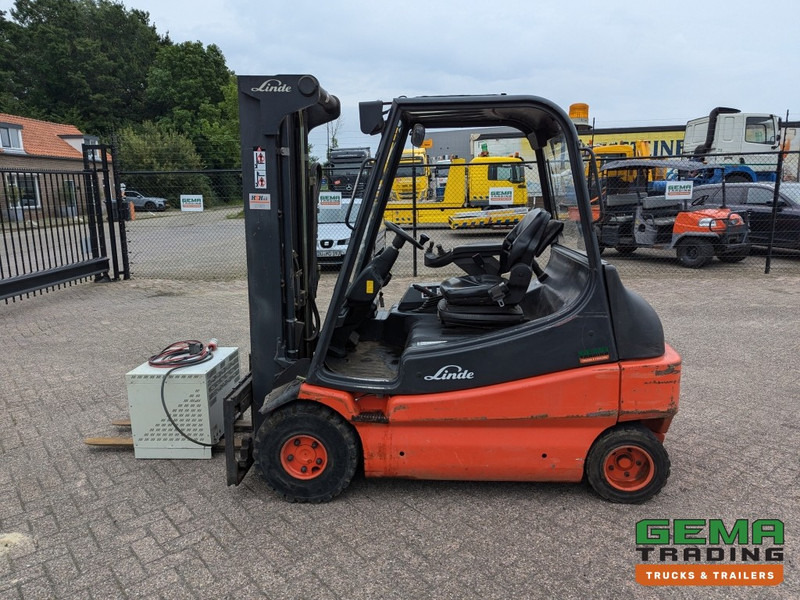 Empilhadeira elétrica Linde E30 02 - 4058 uur - Duplex Mast - Volrubber Banden - Eurotron 80V-80A Oplader (M34): foto 12