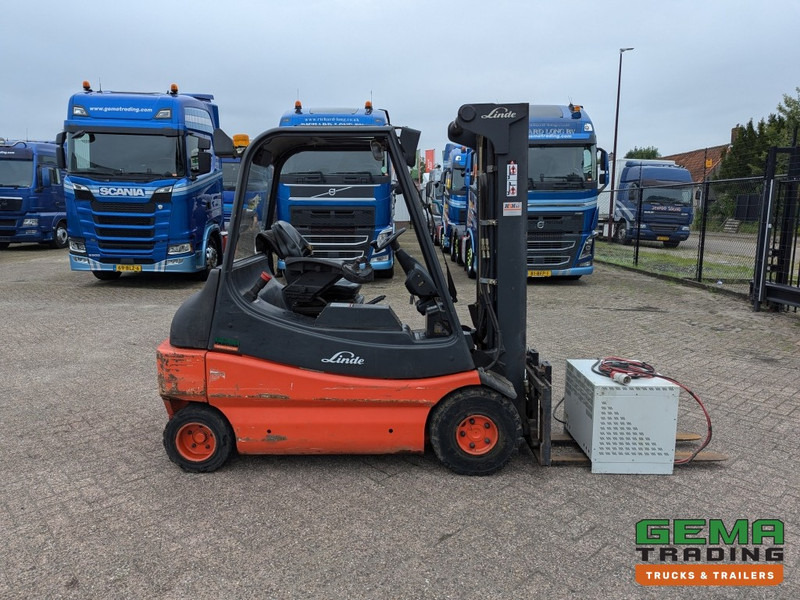 Empilhadeira elétrica Linde E30 02 - 4058 uur - Duplex Mast - Volrubber Banden - Eurotron 80V-80A Oplader (M34): foto 11