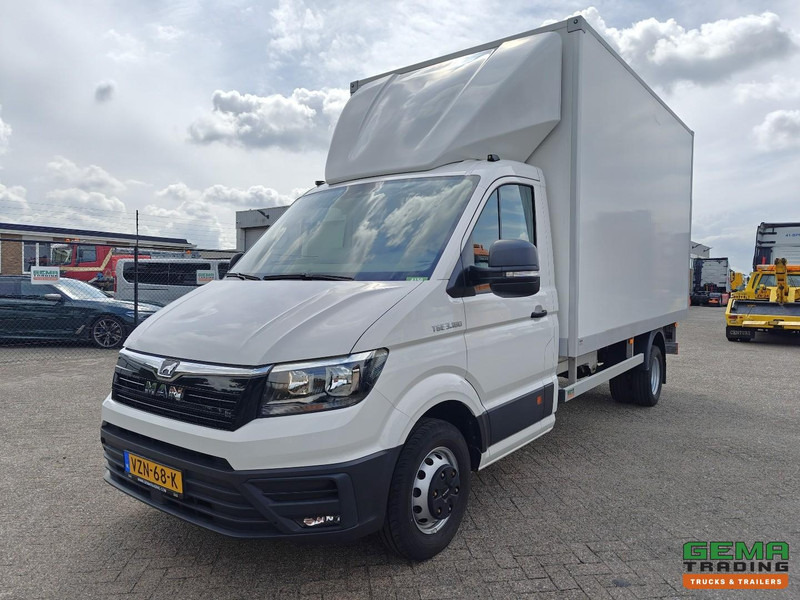 MAN TGE 3.180 4x2 Dagcabine Euro6D - GeslotenBak 4.2m + Laadklep 750KG - Dubbellucht - 5500km! NIEUWSTAAT! ONGEBRUIKT! - Carrinha de contentor: foto 1 MAN TGE 3.180 4x2 Dagcabine Euro6D - GeslotenBak 4.2m + Laadklep 750KG - Dubbellucht - 5500km! NIEUWSTAAT! ONGEBRUIKT! - Carrinha de contentor: foto 1