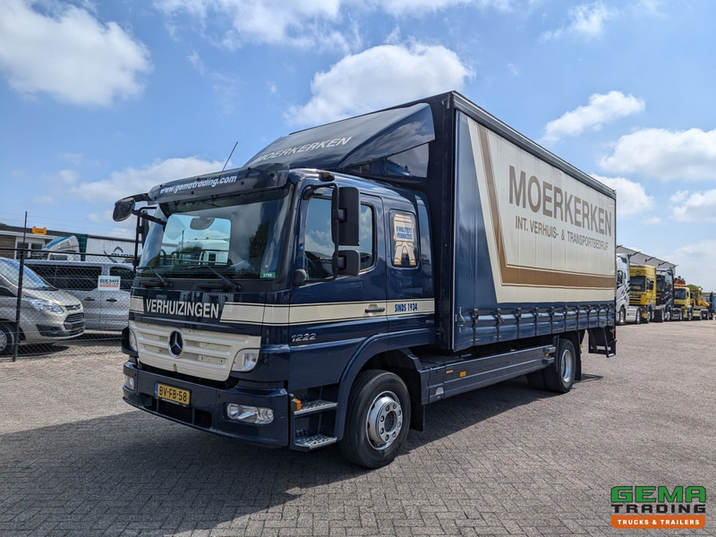 Mercedes-Benz ATEGO 1222 L 4x2 Slaapcab Euro5 - Standkachel - Schuifzeilen/Gesloten Bak 6.5m + laadklep 1500kg - Camião de lona: foto 1 Mercedes-Benz ATEGO 1222 L 4x2 Slaapcab Euro5 - Standkachel - Schuifzeilen/Gesloten Bak 6.5m + laadklep 1500kg - Camião de lona: foto 1