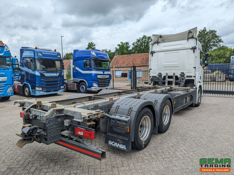 Scania R500 6x2 CR20N Euro6 - Retarder - BDF systeem - Dubbele tanks - Vangmuil - Camião transportador de contêineres/ Caixa móvel: foto 2 Scania R500 6x2 CR20N Euro6 - Retarder - BDF systeem - Dubbele tanks - Vangmuil - Camião transportador de contêineres/ Caixa móvel: foto 2
