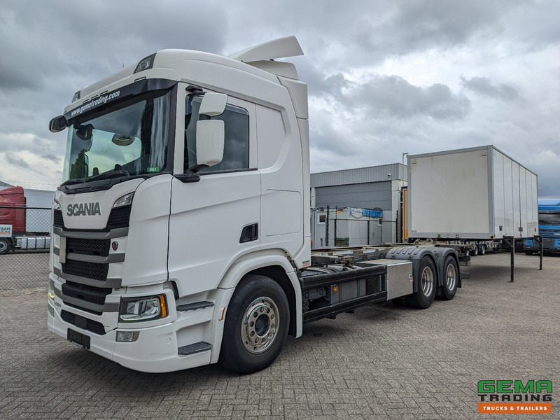 Scania R500 6x2 CR20N Euro6 - Retarder - BDF systeem - Dubbele tanks - Vangmuil - Camião transportador de contêineres/ Caixa móvel: foto 1 Scania R500 6x2 CR20N Euro6 - Retarder - BDF systeem - Dubbele tanks - Vangmuil - Camião transportador de contêineres/ Caixa móvel: foto 1