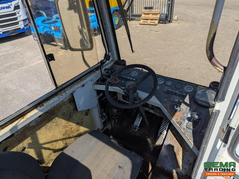 Terberg YT17 MOTOR DEFECT - MMBS Kenteken - Tractor de terminal: foto 5 Terberg YT17 MOTOR DEFECT - MMBS Kenteken - Tractor de terminal: foto 5