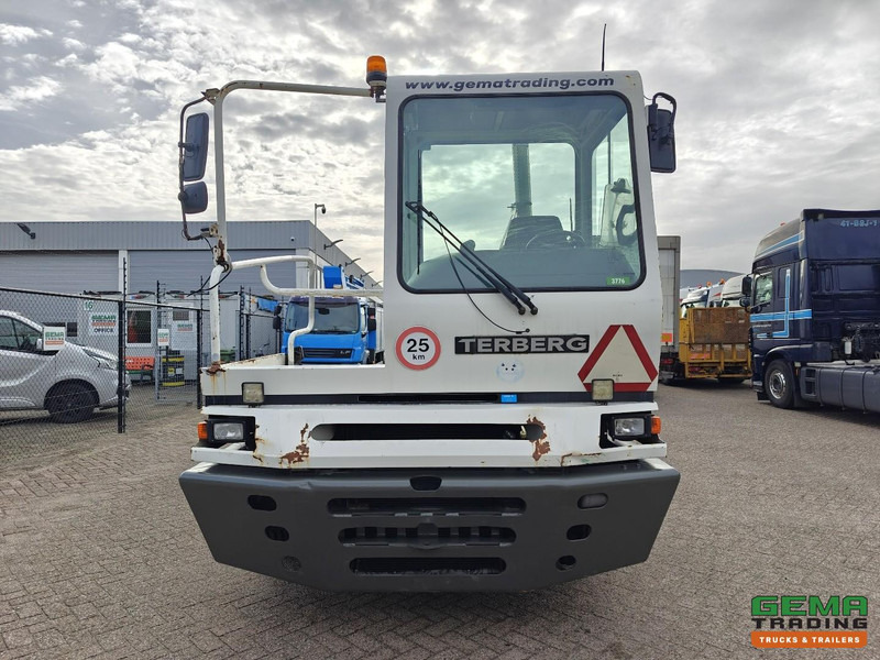 Terberg YT222 Gereviseerde Allison Versnellingsbak - Schotel 27T - Vangmuil - Cummins - Landbouw Kenteken 40km/h - Tractor de terminal: foto 5 Terberg YT222 Gereviseerde Allison Versnellingsbak - Schotel 27T - Vangmuil - Cummins - Landbouw Kenteken 40km/h - Tractor de terminal: foto 5