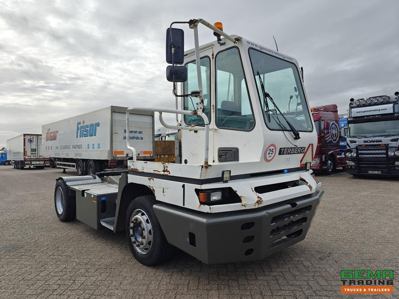 Terberg YT222 Gereviseerde Allison Versnellingsbak - Schotel 27T - Vangmuil - Cummins - Landbouw Kenteken 40km/h - Tractor de terminal: foto 2 Terberg YT222 Gereviseerde Allison Versnellingsbak - Schotel 27T - Vangmuil - Cummins - Landbouw Kenteken 40km/h - Tractor de terminal: foto 2