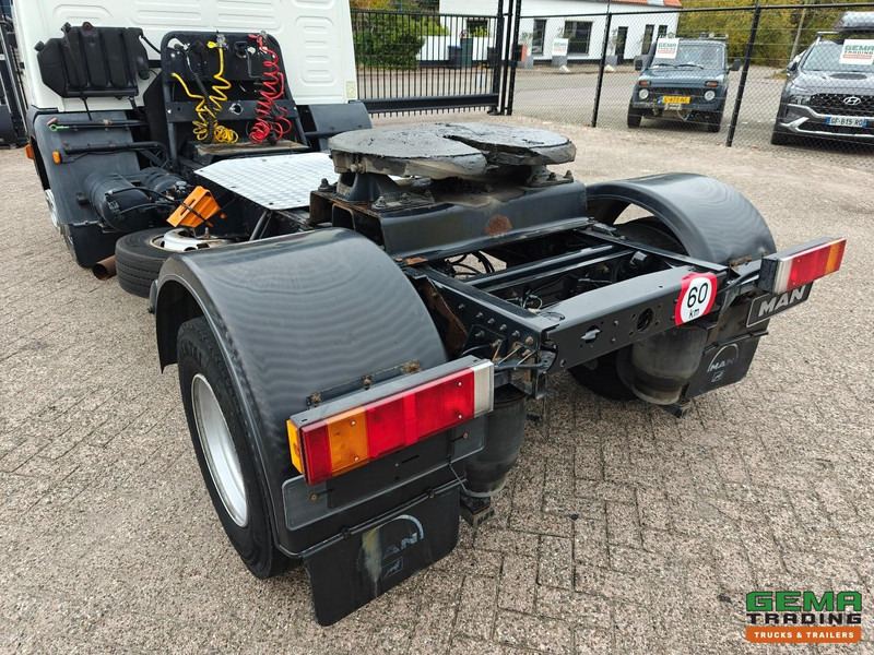 Tractor MAN LE 10.220 4x2 Dagcabine Euro3 - Handgeschakeld - Analoge Tachograaf - 195.000km: foto 18 Tractor MAN LE 10.220 4x2 Dagcabine Euro3 - Handgeschakeld - Analoge Tachograaf - 195.000km: foto 18