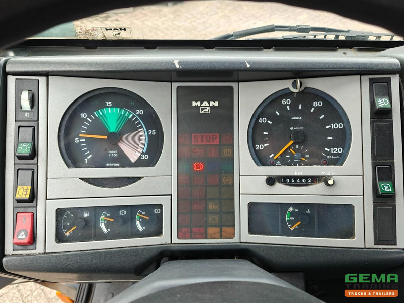 Tractor MAN LE 10.220 4x2 Dagcabine Euro3 - Handgeschakeld - Analoge Tachograaf - 195.000km: foto 15 Tractor MAN LE 10.220 4x2 Dagcabine Euro3 - Handgeschakeld - Analoge Tachograaf - 195.000km: foto 15