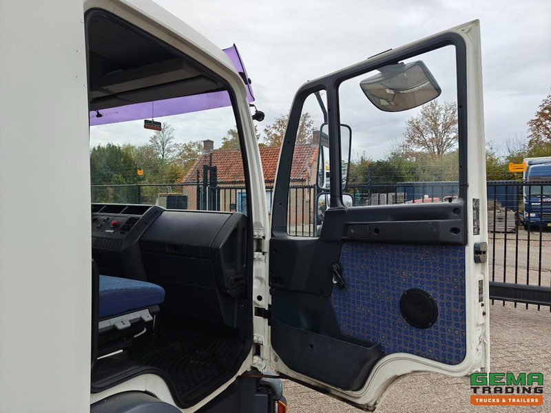 Tractor MAN LE 10.220 4x2 Dagcabine Euro3 - Handgeschakeld - Analoge Tachograaf - 195.000km: foto 12 Tractor MAN LE 10.220 4x2 Dagcabine Euro3 - Handgeschakeld - Analoge Tachograaf - 195.000km: foto 12