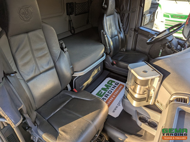 Fotografia de interior 1: Leasing de Scania R730 6x4 Highline Euro6 - V8 - Retarder - RVS Kist - Schuifschotel Scania R730 6x4 Highline Euro6 - V8 - Retarder - RVS Kist - Schuifschotel
