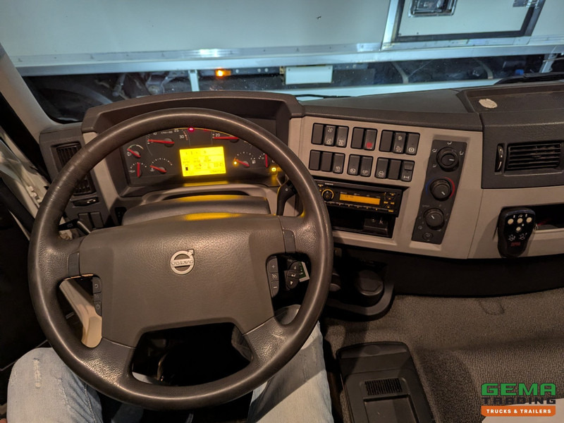 Fotografia de interior 2: Camião furgão Volvo FE320 4x2 Dagcab Euro6 - Gesloten Opbouw 7.6m + Laadklep 2000KG - ZijDeuren - VolledigLuchtgeveerd