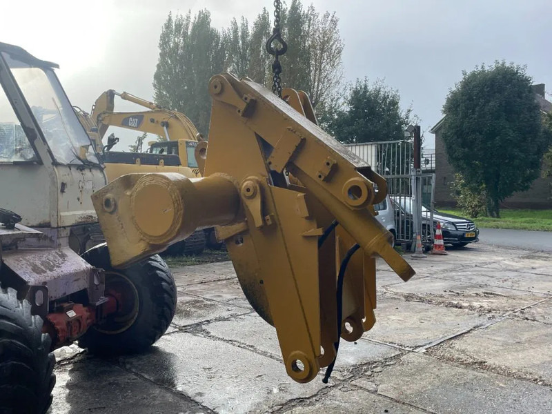 Caterpillar Ripper compatible with D7R and D7H Ripper compatible with D7R and D7H - Escarificador por Máquina de construção: foto 5 Caterpillar Ripper compatible with D7R and D7H Ripper compatible with D7R and D7H - Escarificador por Máquina de construção: foto 5