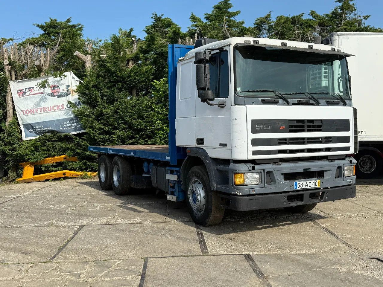 DAF 95.360 ATI 6X2 Chassis ZF Manual Gearbox - Camião de caixa aberta/ Plataforma: foto 1 DAF 95.360 ATI 6X2 Chassis ZF Manual Gearbox - Camião de caixa aberta/ Plataforma: foto 1