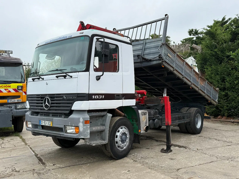 Mercedes-Benz Actros 1831 V6 4X2 Tipper + crane EPS Manual Gearbox 3 peddal - Camião basculante, Camião grua: foto 2 Mercedes-Benz Actros 1831 V6 4X2 Tipper + crane EPS Manual Gearbox 3 peddal - Camião basculante, Camião grua: foto 2