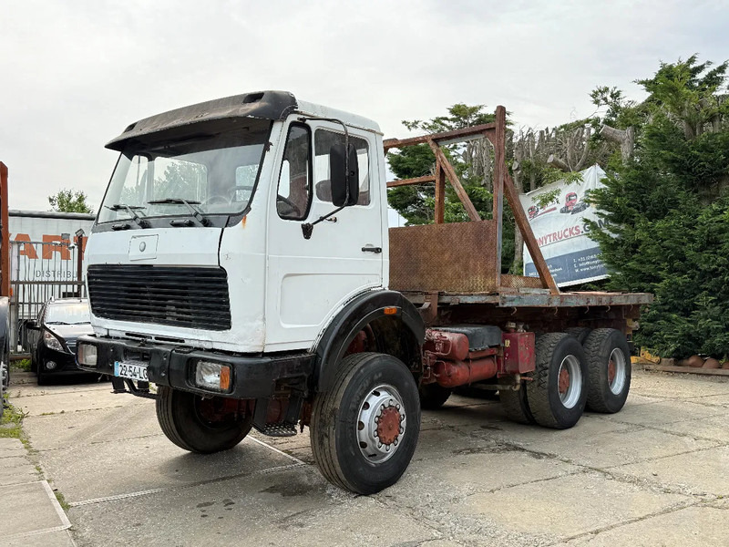 Mercedes-Benz SK 2628 V8 6X6 Platform Spring/Spring Manual gear - Camião de caixa aberta/ Plataforma: foto 2 Mercedes-Benz SK 2628 V8 6X6 Platform Spring/Spring Manual gear - Camião de caixa aberta/ Plataforma: foto 2