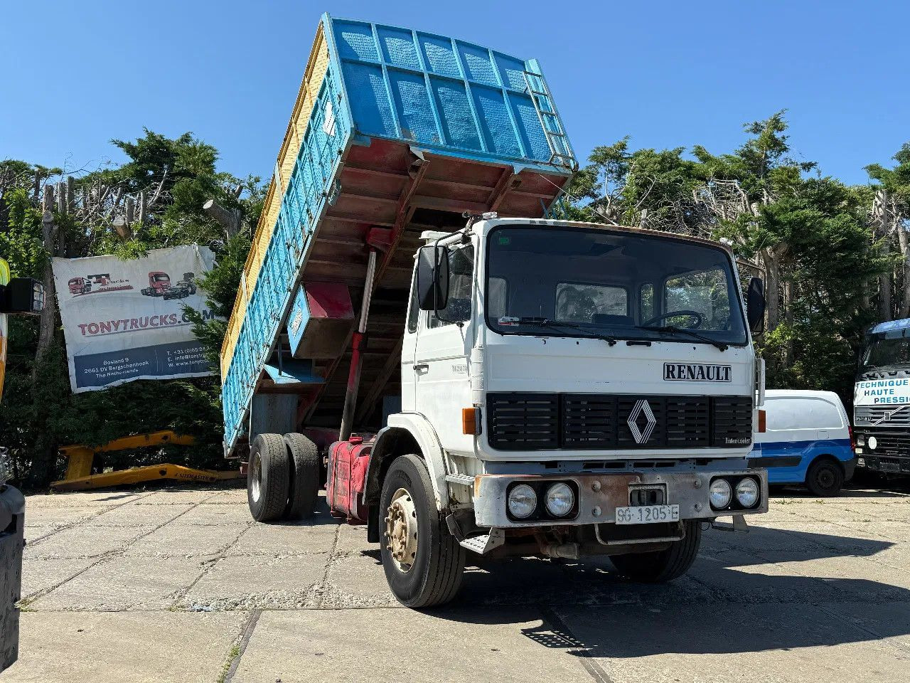 Renault G230 4X2 Tipper Spring/Spring Manual Gearbox - Camião basculante: foto 1 Renault G230 4X2 Tipper Spring/Spring Manual Gearbox - Camião basculante: foto 1