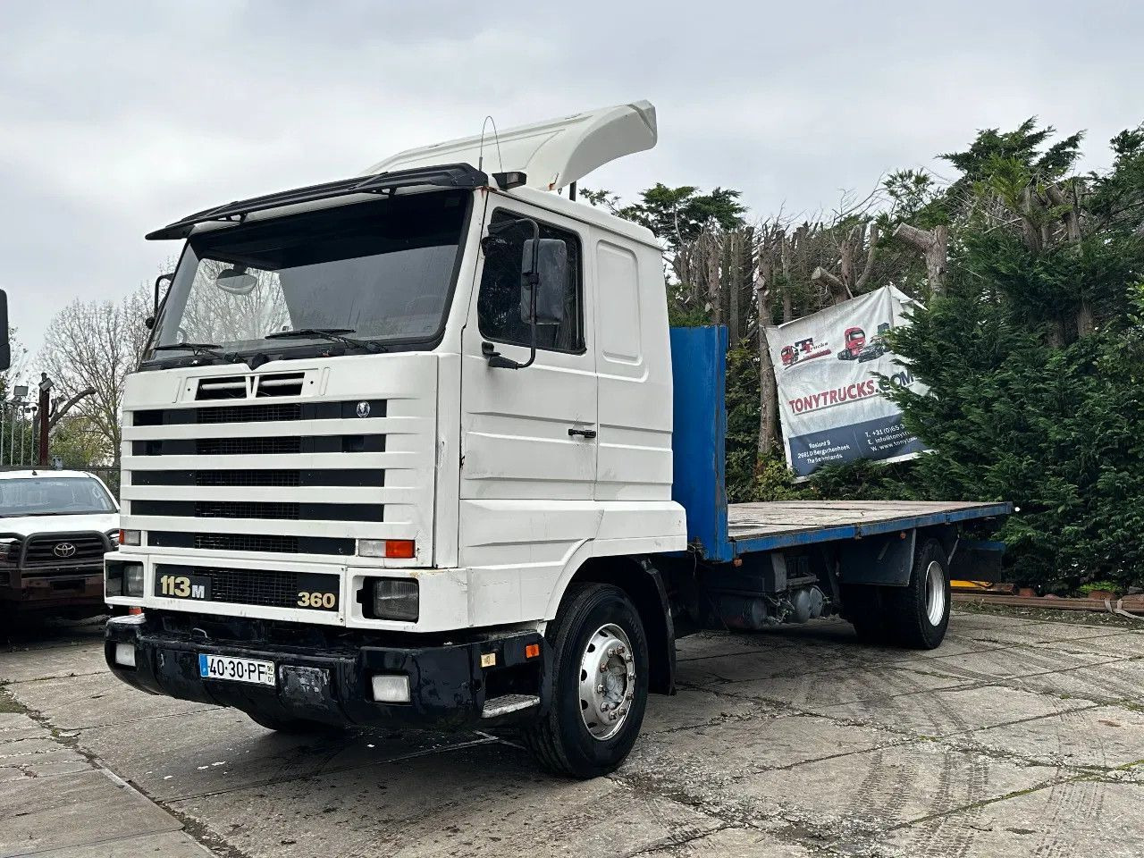 Scania P113-360 4X2 Platform Manual Gear Retarder Scania P113-360 4X2 Platform Manual Gear Retarder - Camião de caixa aberta/ Plataforma: foto 2 Scania P113-360 4X2 Platform Manual Gear Retarder Scania P113-360 4X2 Platform Manual Gear Retarder - Camião de caixa aberta/ Plataforma: foto 2
