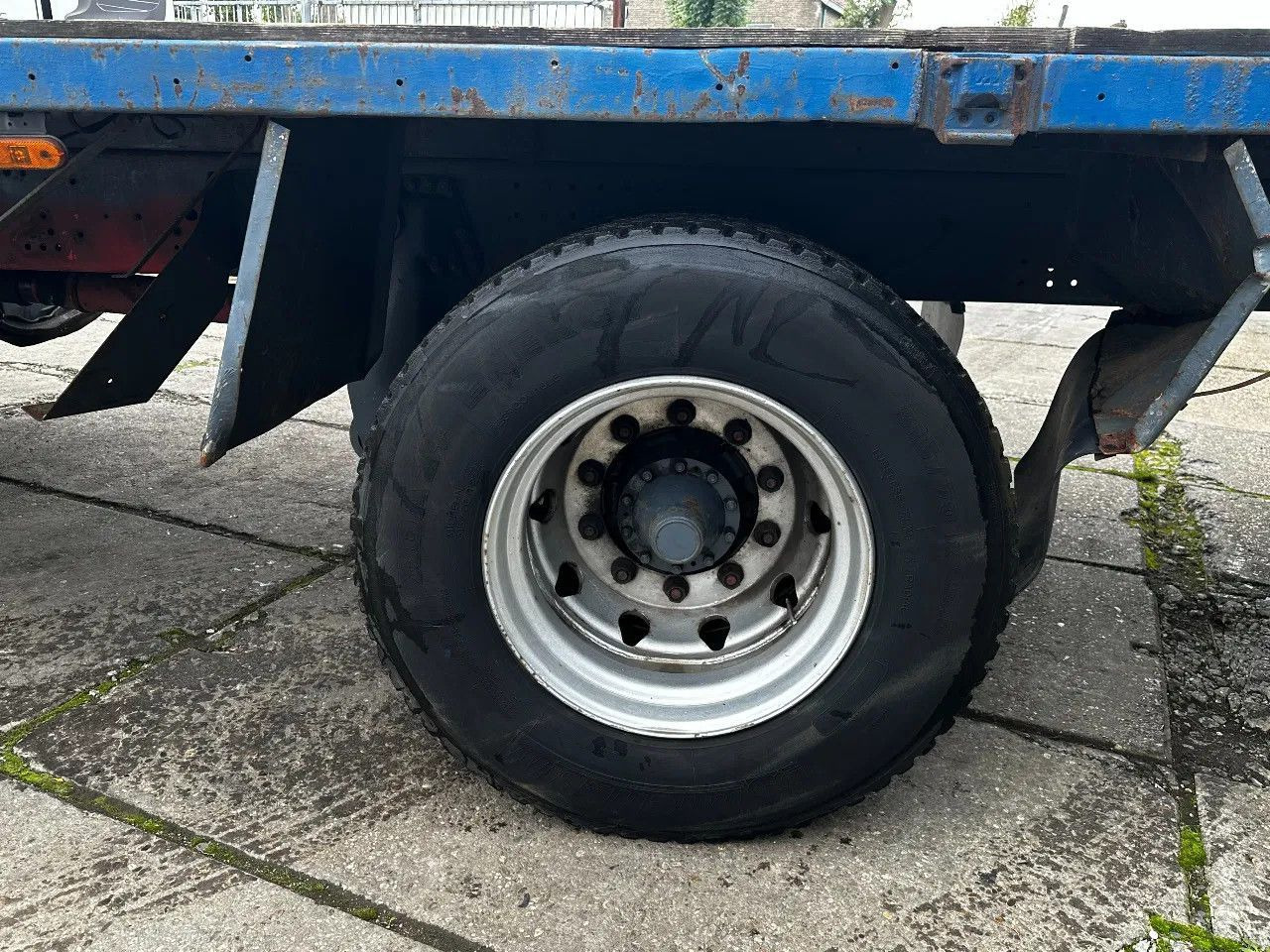 Scania P113-360 4X2 Platform Manual Gear Retarder Scania P113-360 4X2 Platform Manual Gear Retarder - Camião de caixa aberta/ Plataforma: foto 5 Scania P113-360 4X2 Platform Manual Gear Retarder Scania P113-360 4X2 Platform Manual Gear Retarder - Camião de caixa aberta/ Plataforma: foto 5