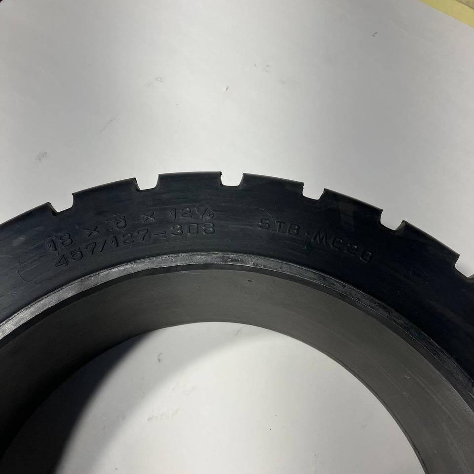 2X Conti 18x5x12 1/8 tyres - Pneu por Equipamento de movimentação: foto 4 2X Conti 18x5x12 1/8 tyres - Pneu por Equipamento de movimentação: foto 4
