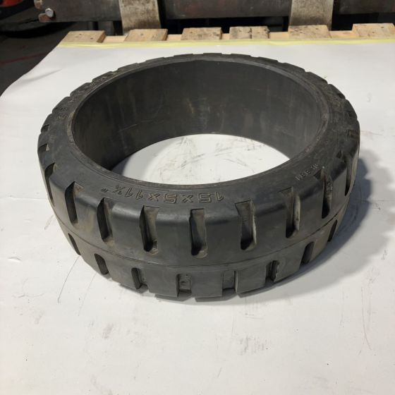 2X trelleborg 15x5x11 1/4 tyres - Direcção por Equipamento de movimentação: foto 2 2X trelleborg 15x5x11 1/4 tyres - Direcção por Equipamento de movimentação: foto 2