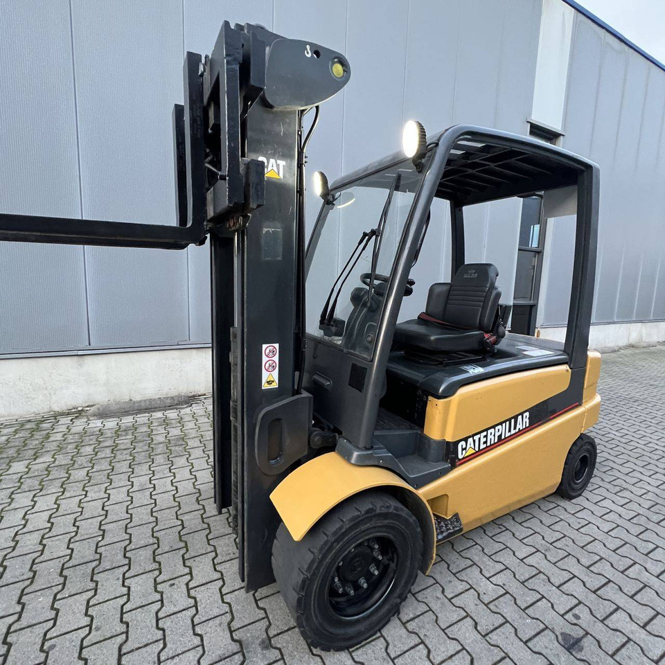 Caterpillar EP50 - Empilhadeira elétrica: foto 3 Caterpillar EP50 - Empilhadeira elétrica: foto 3