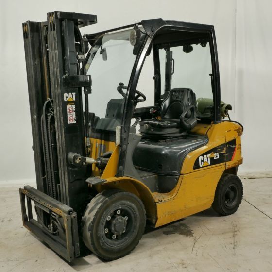 Caterpillar GP25N - Empilhadeira a gás: foto 1 Caterpillar GP25N - Empilhadeira a gás: foto 1